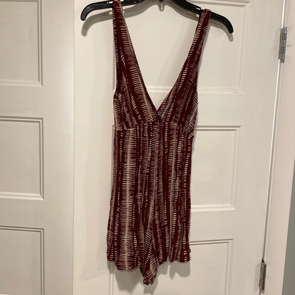 Garnet and tan short romper - Picture 1 of 4